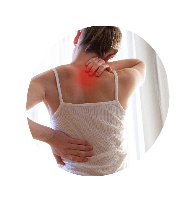 Image of a woman with fibromyalgia experiencing a pain in her upper back.



