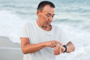 matured man reading cgm on smart watch