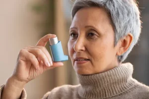 Woman using breyna inhaler price for asthma treatment at home